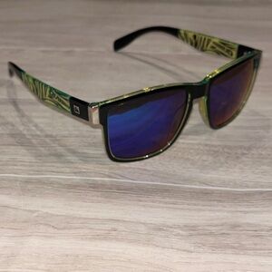 Quicksilver mirrored polarized Classic Black yellow Sunglasses
